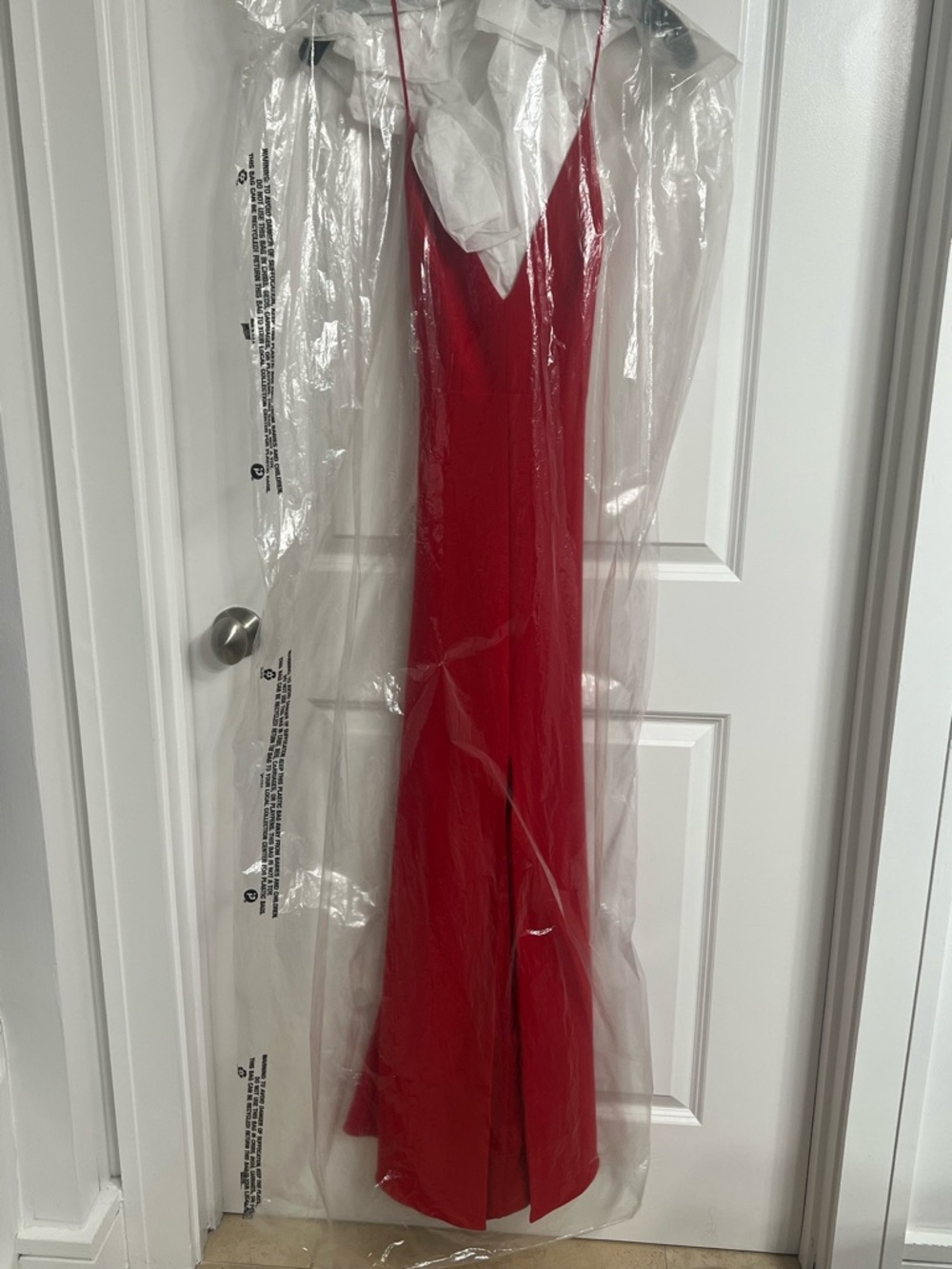 NWT Aidan Mattox Red Crepe Plunging V-Neck Gown Size 2 - Picture 2 of 9